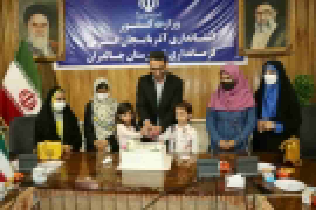 با حضور محمد رضاعبدالله نژاد فرماندار شهرستان چالدران همزمان با سالروز ولادت حضرت معصومه (س)و روز دختر مراسم ویژه گرامی داشت این روز بزرگ در محل سالن اجتماعات فرمانداری چالدران برگزار شد .