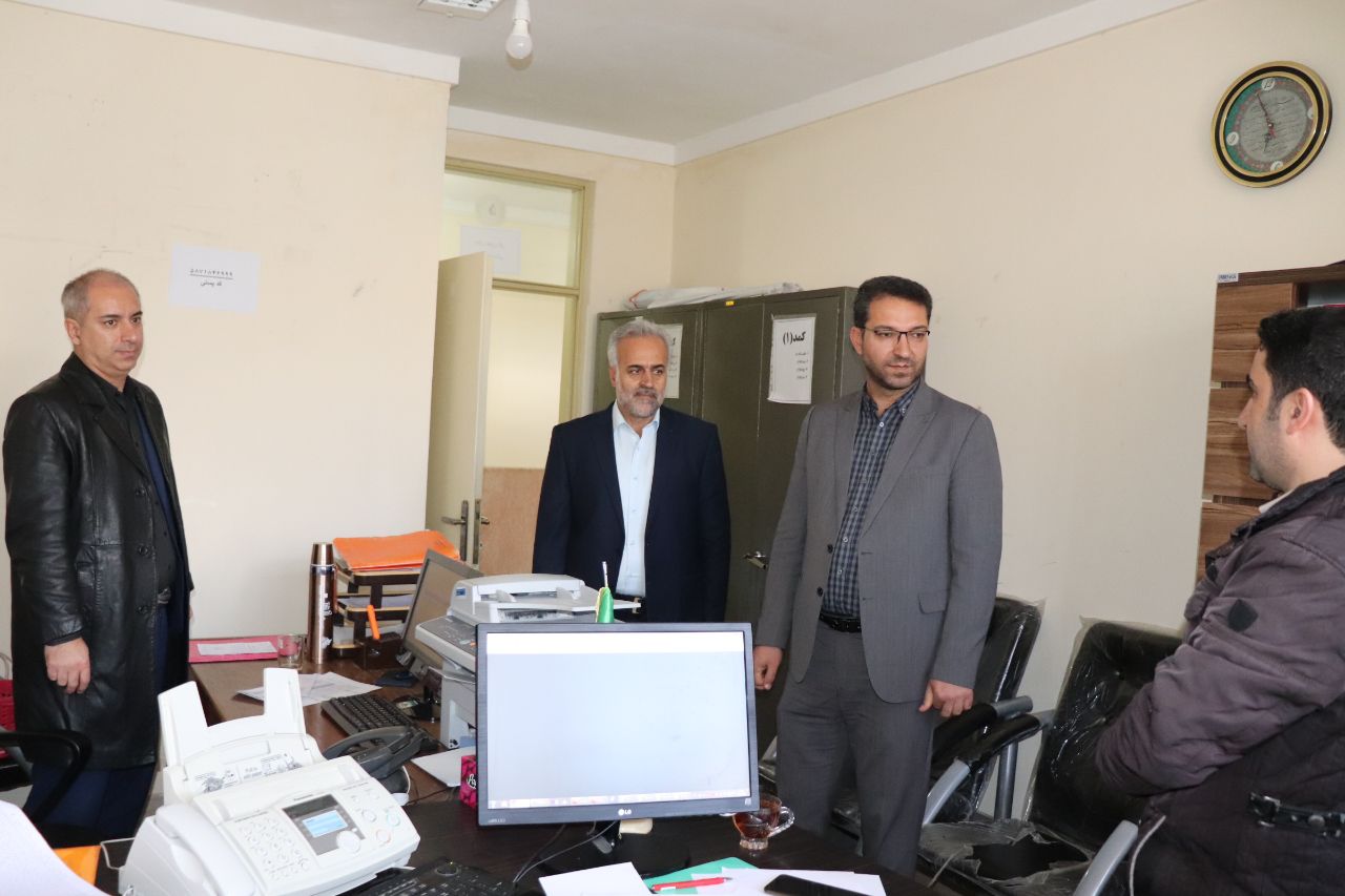 بازدید سرزده فرماندار چالدران از اداره تعاون، کار و رفاه اجتماعی