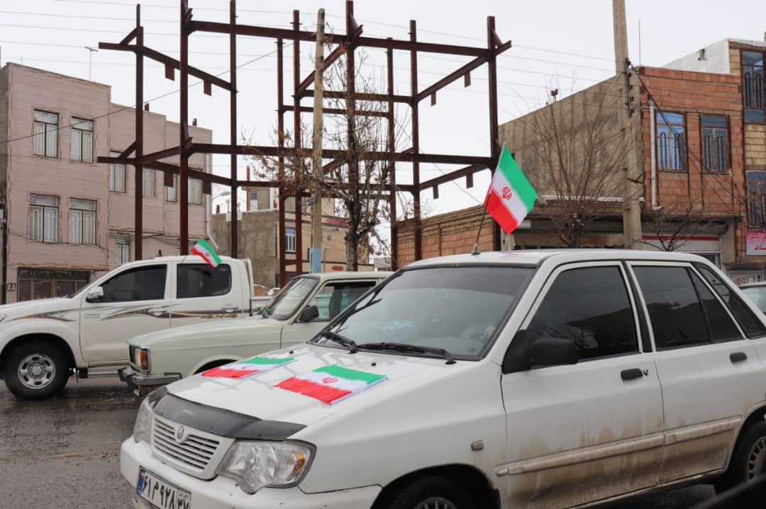 ✅راهپیمایی خودرویی و موتوریی 22 بهمن ماه با حضور عبدالله نژاد فرماندار شهرستان چالدران ، و با شرکت گسترده مردم برگزار شد.