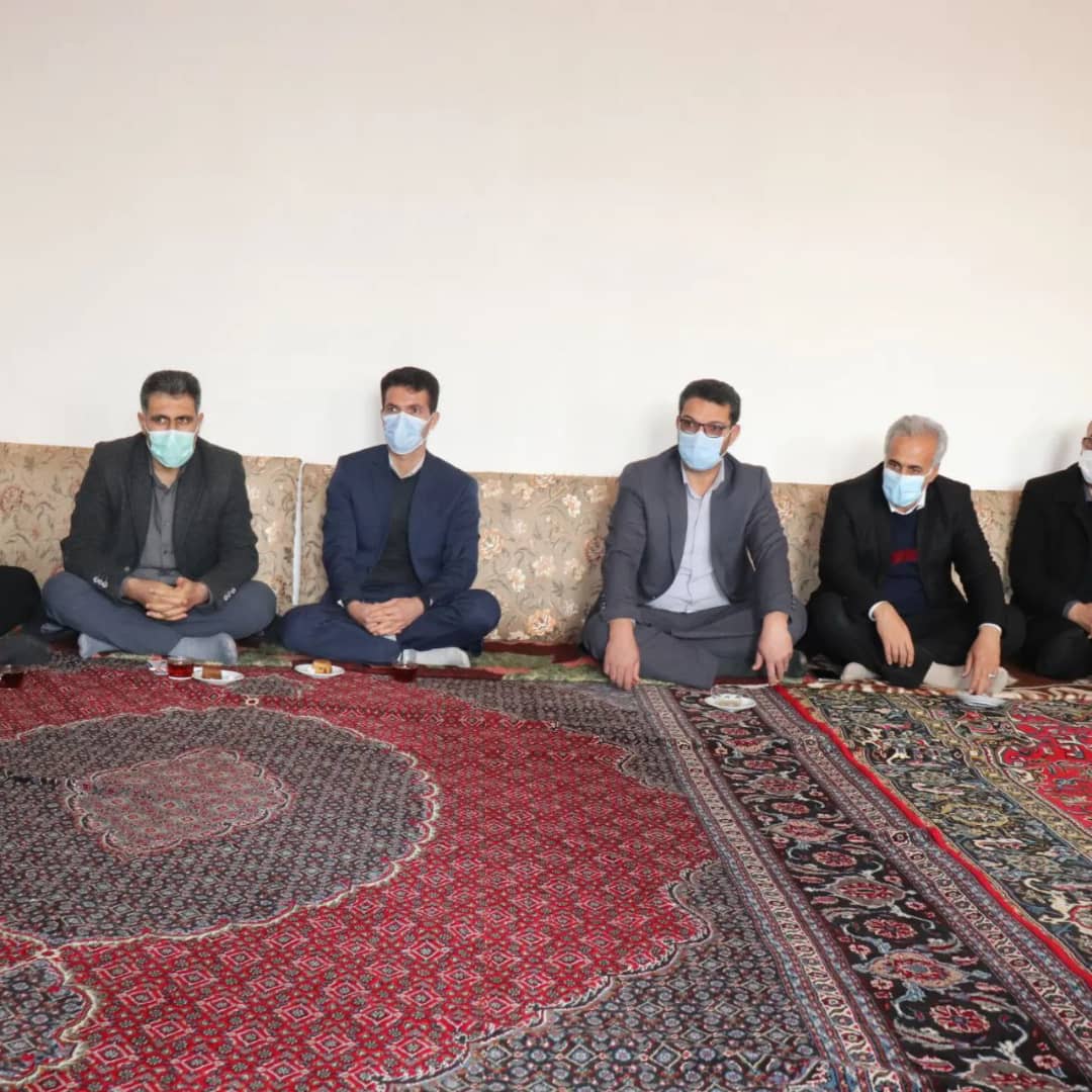 ✅عبدالله نژاد فرماندارشهرستان چالدران به همراه جمعی از ادارات خدمات رسان با حضور در روستای عباس کندی ضمن بازدید از روستا مسائل ومشکلات اهالی این روستا را مورد بحث و بررسی قرار داد.