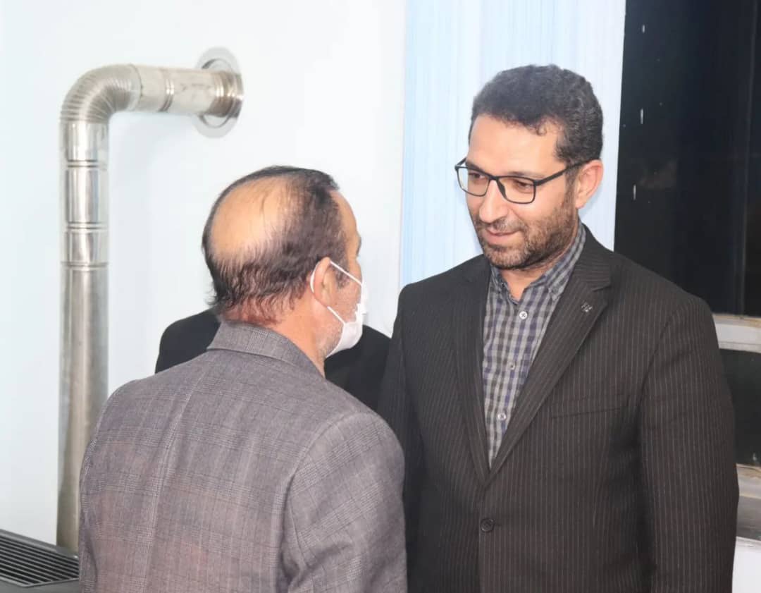 محمد رضا عبدالله نژاد فرماندار شهرستان چالدران در مسجد روستای گل اشاقی حضور یافت و ضمن اقامه نماز مغرب و عشاء با اهالی این روستا دیدار ومسائل ، مشکلات آنان را مورد بررسی قرار دادند.