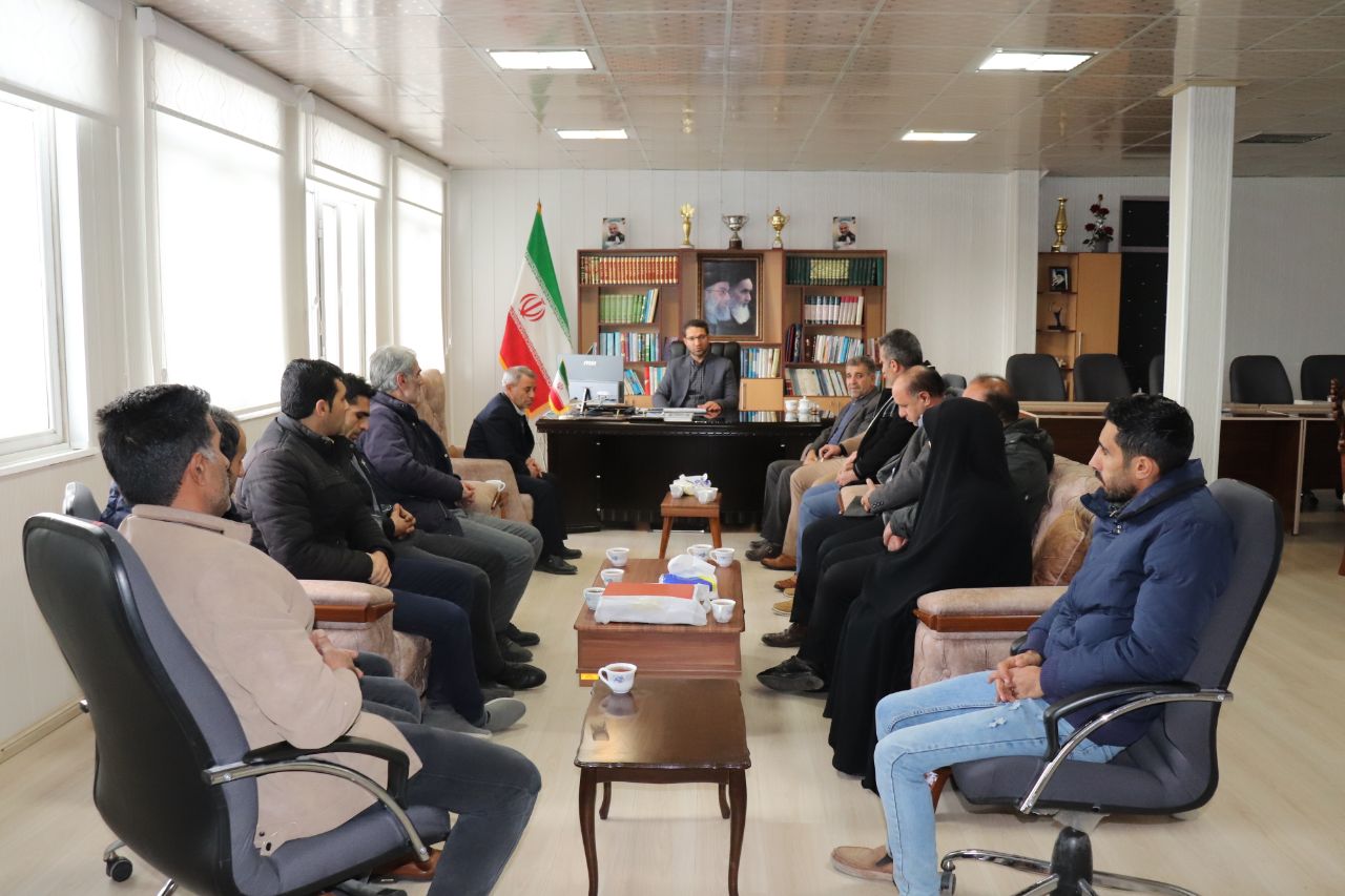 دیدار جمعی از روسای هیات های ورزشی چالدران با محمد رضا عبدالله نژاد فرماندار شهرستان