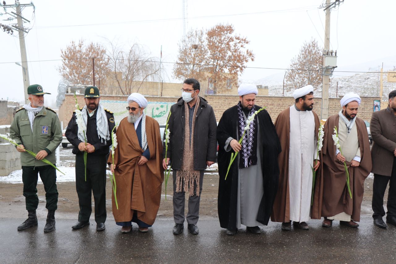 آئین استقبال از پیکر شهید گمنام در شهرستان چالدران با حضور محمدرضا عبدالله نژاد فرماندار ، حجت الاسلام والمسلمین محمدزاده امام جمعه ، اعضای شورای تامین ، شورای اداری برگزار شد.