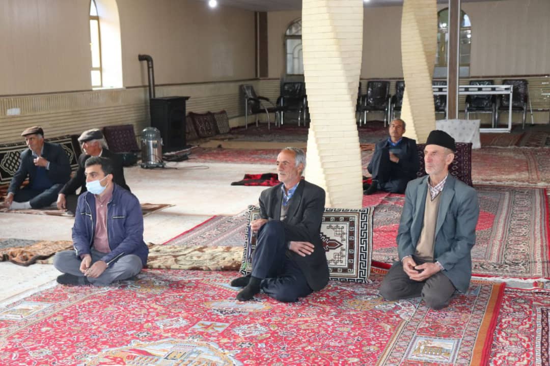 ✅محمد رضا عبدالله نژاد فرماندار شهرستان چالدران به همراه معاونین خود با حضور در مسجد روستای بیگ کندی ضمن دیدار با اهالی این روستا مسائل و مشکلات این روستا را مورد بحث و بررسی قرار داد.