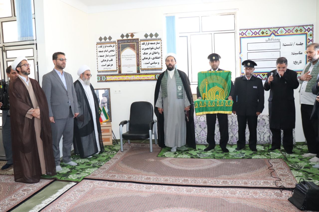 با استقبال محمدرضا عبدالله نژاد فرماندار چالدران کاروان زیر سایه خورشید حامل پرچم مطهر بارگاه امام رضا (ع) وارد شهرستان چالدران شد.