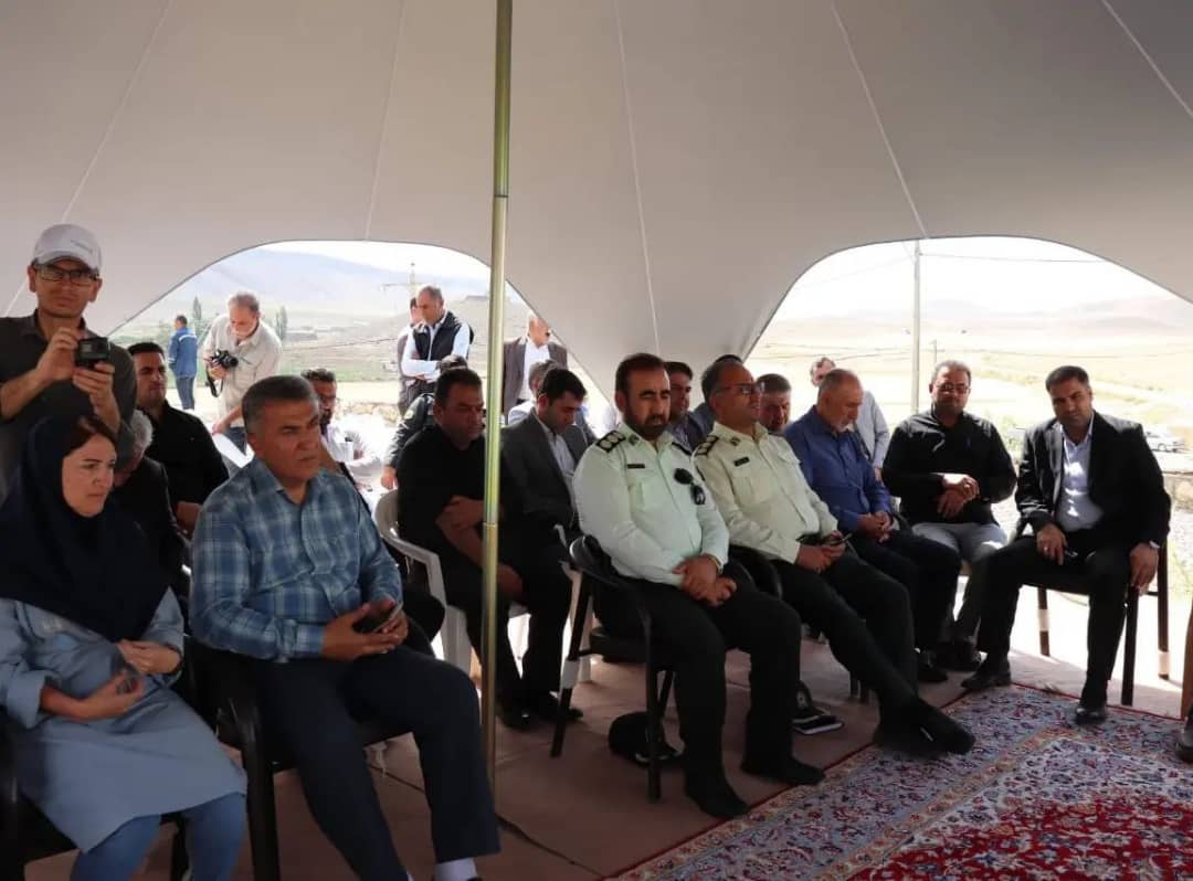 دیدار اسقف گری گور چفتچیان خلیفه ارامنه آذربایجان با فرماندار شهرستان چالدران به پاس قدردانی از زحمات دستگاههای اجرایی در خصوص فراهم سازی زمینه هر چه بهتر برگزار شدن مراسم مذهبی قره کلیسا