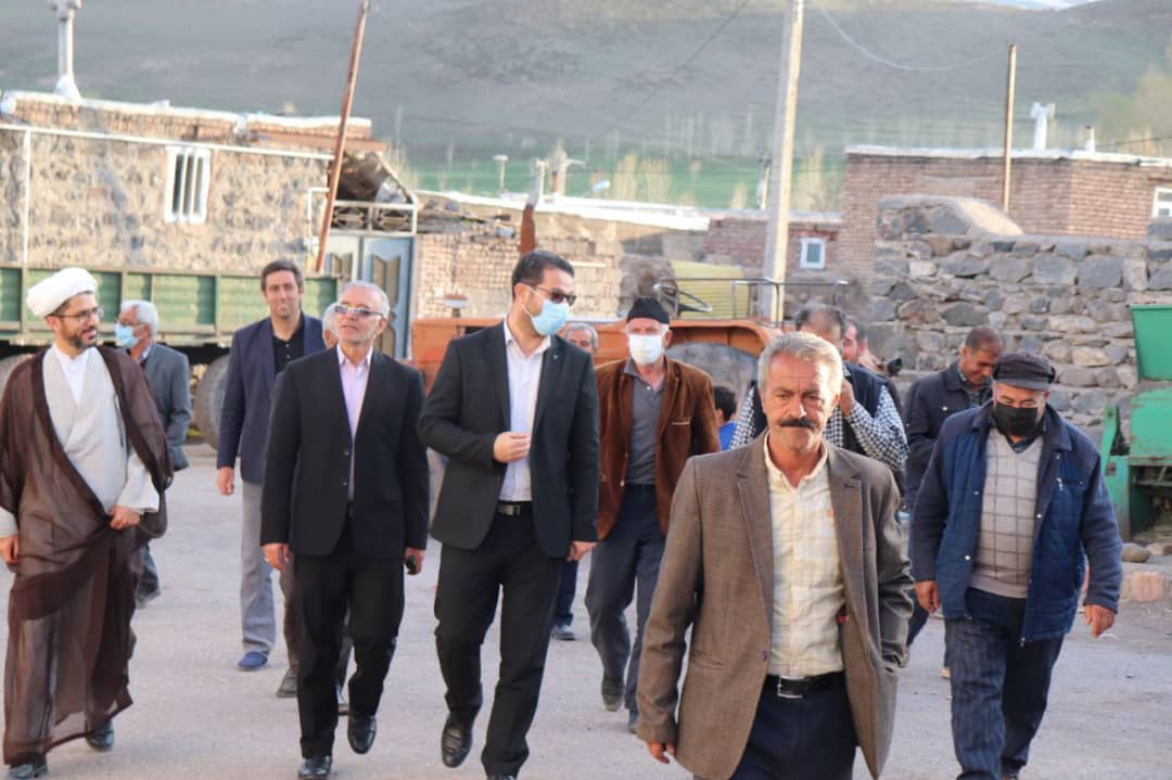 ✅محمد رضا عبدالله نژاد فرماندار شهرستان چالدران به همراه معاونین خود با حضور در مسجد روستای بیگ کندی ضمن دیدار با اهالی این روستا مسائل و مشکلات این روستا را مورد بحث و بررسی قرار داد.