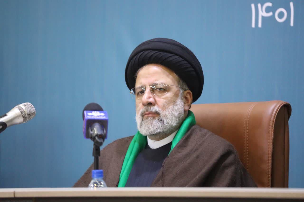 آیتالله رئیسی در جمع زلزلهزدگان خوی