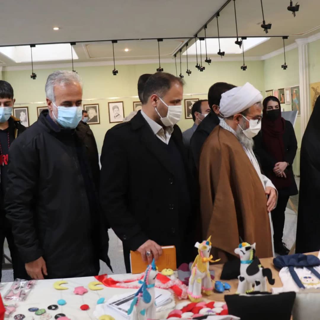 ✅در هشتمین روز از ایام الله دهه مبارک فجر با حضور عبدالله نژاد فرماندار شهرستان چالدران، نمایشگاه آثار هنری هنرمندان شهرستان چالدران افتتاح شد