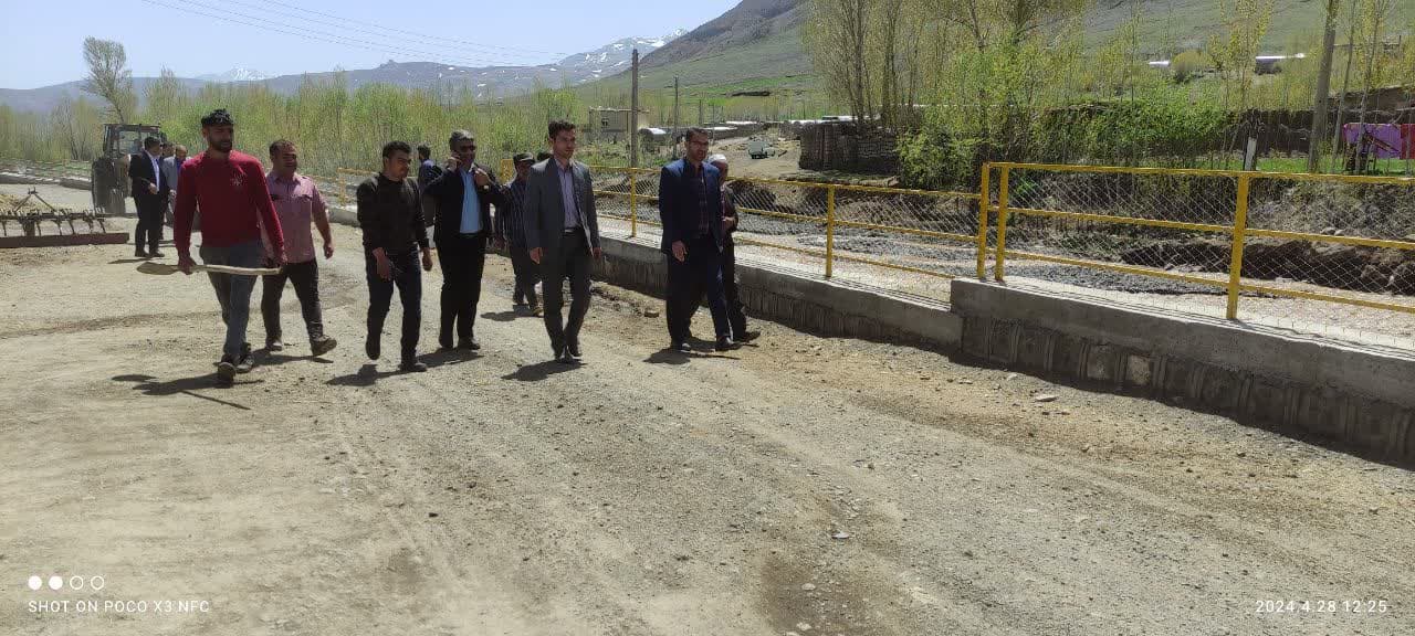 3باب خانه بهداشت در روستاهای چالدران احداث می شود 🔷فرماندار چالدران در جریان بازدید از روند اجرائی ساخت خانه بهداشت روستای مخور با اعلام این خبرگفت : این طرحها با هدف دسترسی آسان روستائیان به