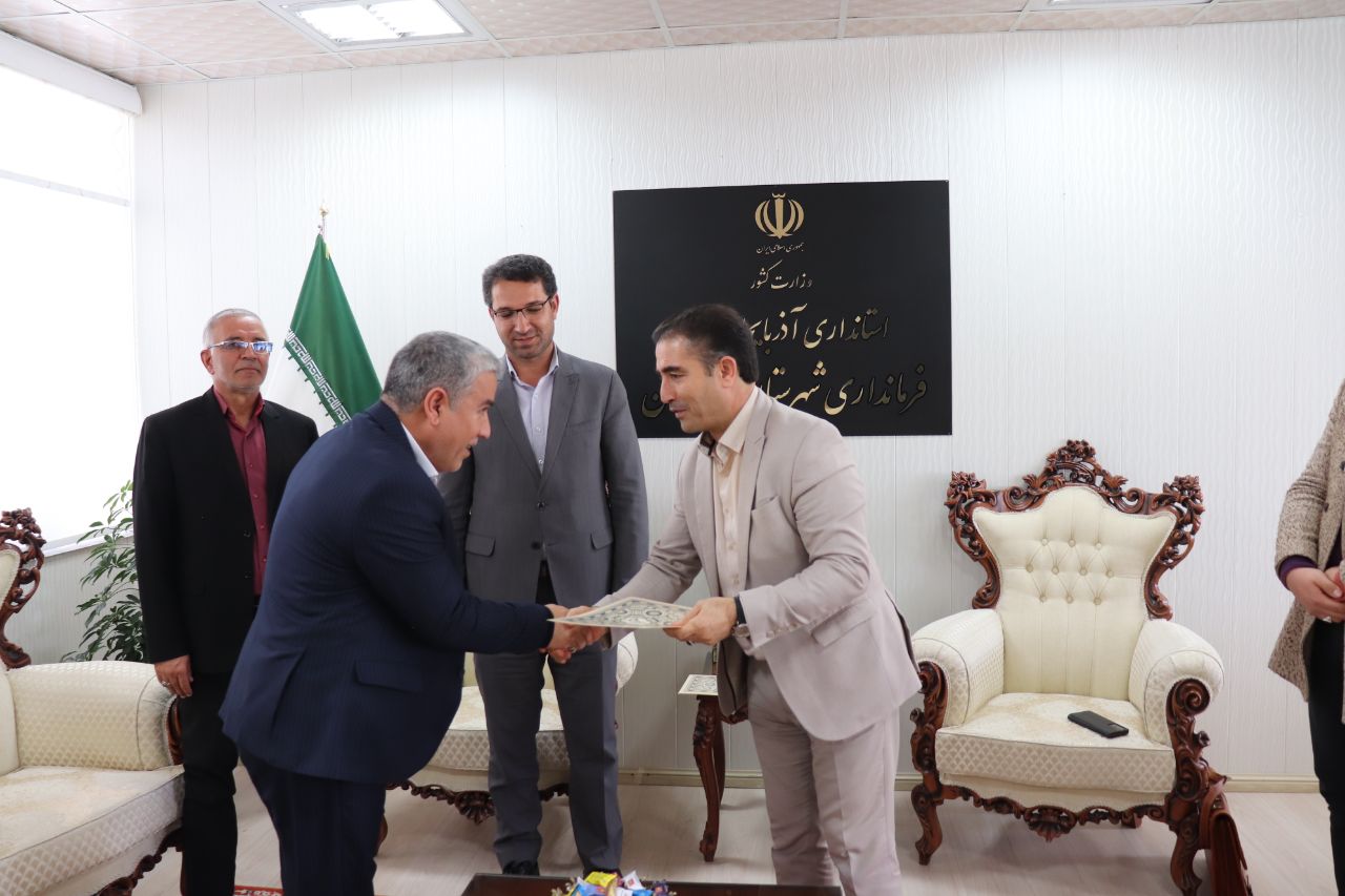 آیین تکریم و معارفه رئیس اداره امور مالیاتی شهرستان چالدران