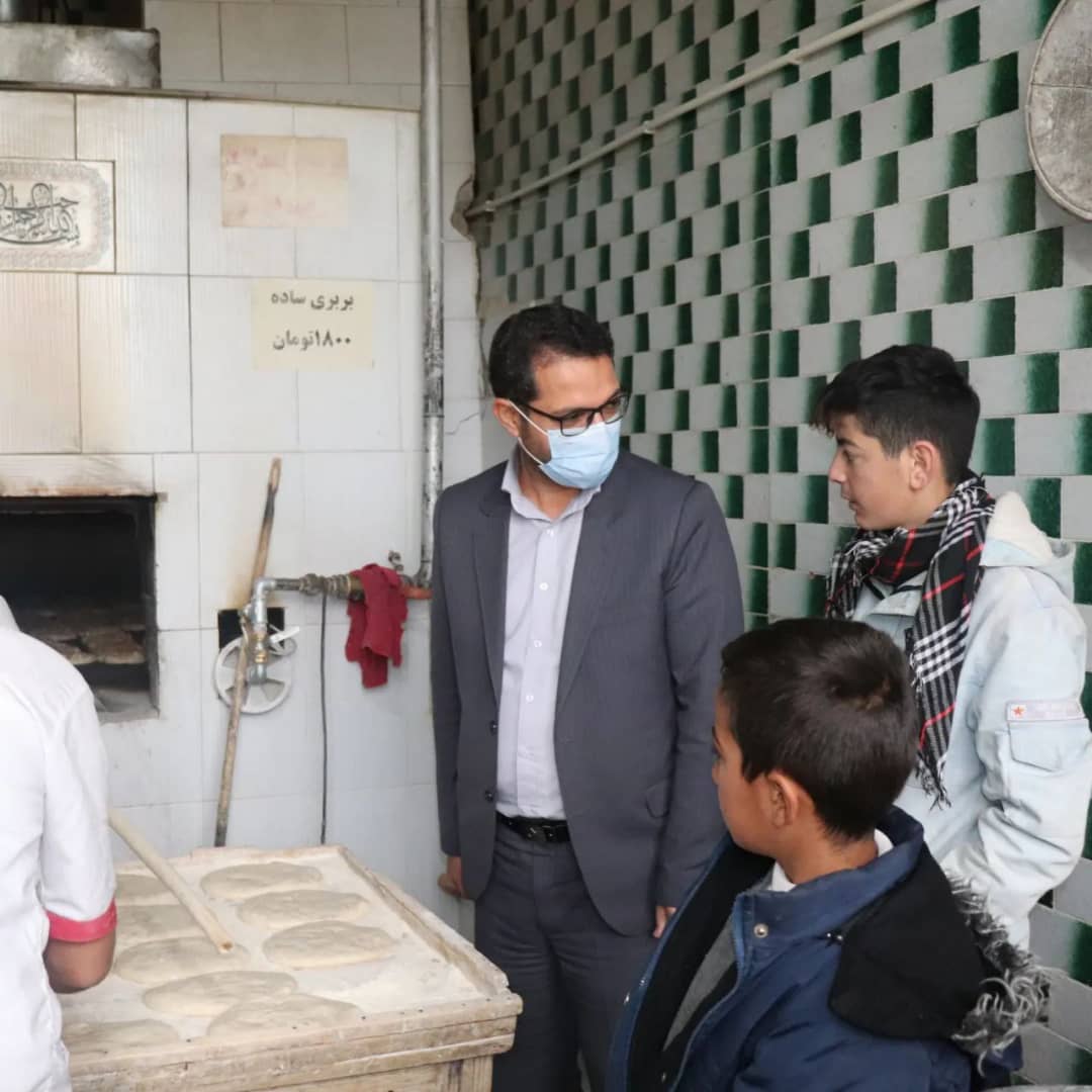 ✅ عبدالله نژاد فرماندار شهرستان با حضور در تعدادی از نانوایان چالدران از نزدیک نحوه عرضه نان در این نانوایان را مورد بررسی قرار داد.