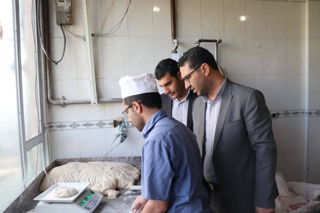  ✅ محمد رضا عبدالله نژاد فرماندار شهرستان چالدران در خصوص رسیدگی به مشکل تامین نان شهروندان و بررسی وضیعت پخت نان به صورت سرزده از چند واحد نانوایی این شهرستان بازدید نمودند.