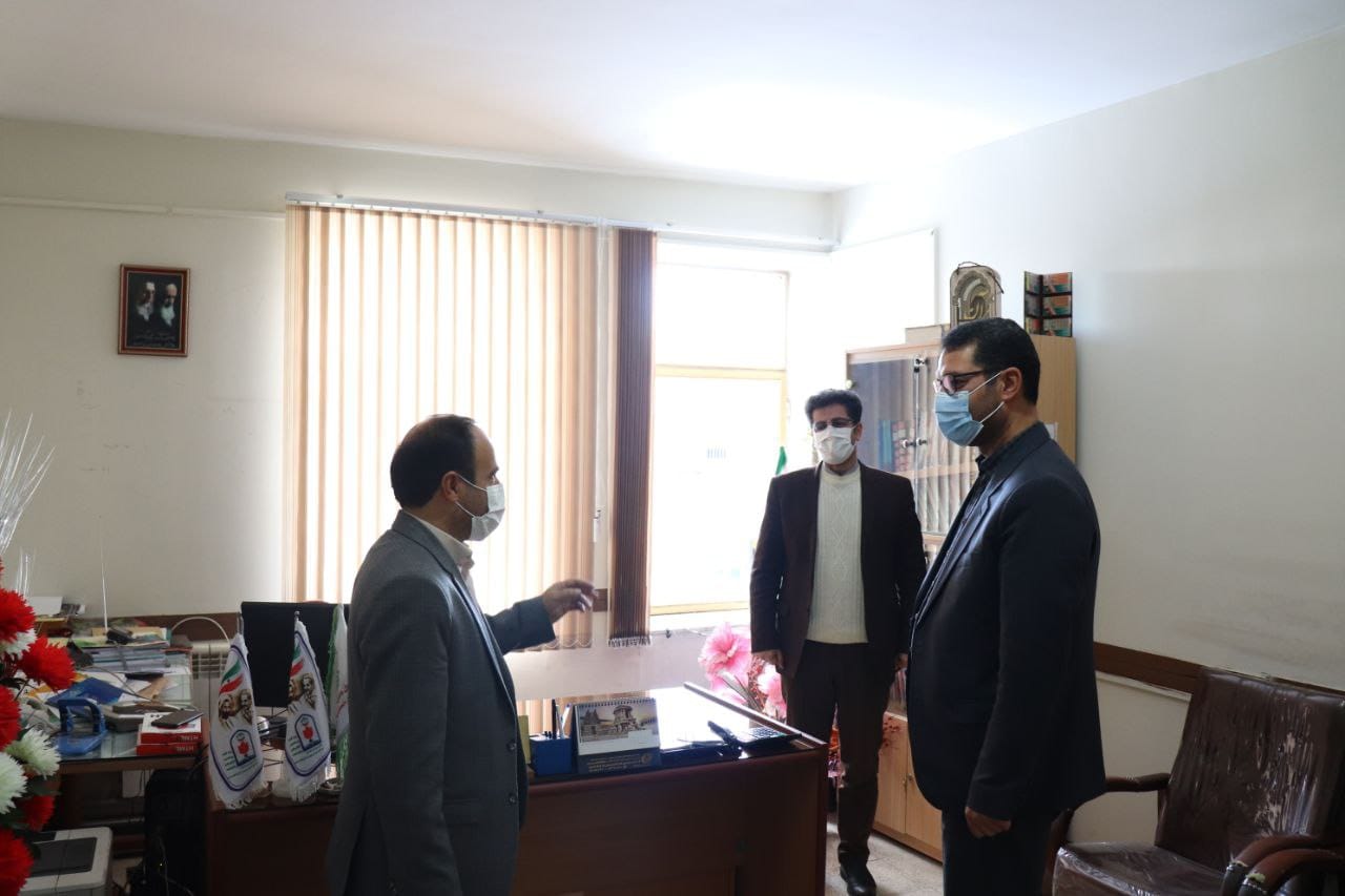 ✅فرماندار شهرستان چالدران به صورت سرزده از اداره آموزش و پرورش شهرستان بازدید وبا مدیریت و کارکنان این اداره دیدارو در یک فضای صمیمی با کارکنان این اداره به گفتگو پرداخت .