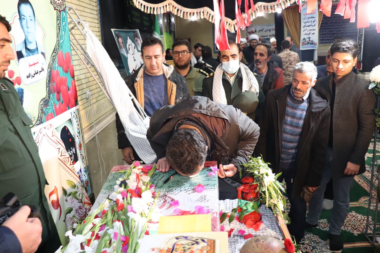 ⬛️ مراسم شب وداع با شهید گمنام دوران دفاع مقدس با حضور محمدرضاعبدالله نژاد فرماندار شهرستان چالدران در محل مسجد جامعه شهرستان با شکوه خاصی برگزار گردید.