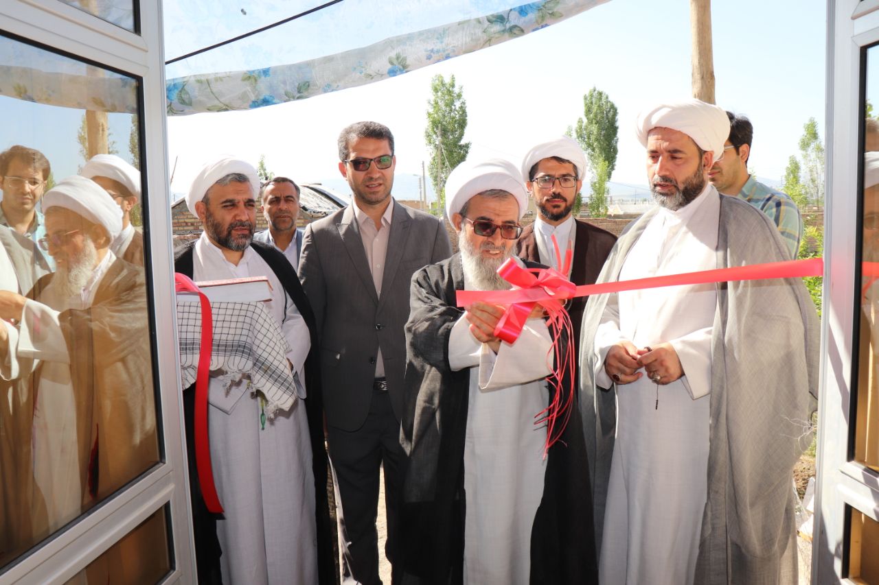با حضور محمدرضا عبدالله نژاد فرماندار چالدران ، حجت الاسلام و المسلمین امامی مدیرکل تبلیغات اسلامی، خانه عالم در روستای تازه کند از توابع بخش مرکزی چالدران به بهره برداری رسید.