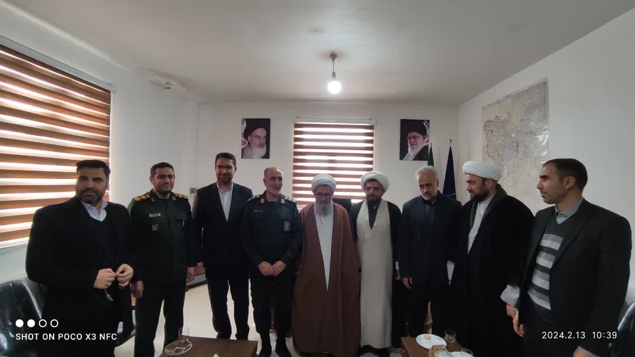 محمدرضاعبدالهنژاد فرماندارورئیس شورای تامین شهرستان چالدران به مناسبت ولادت حضرت امام حسین (ع) و روز پاسدار در محل دفتر فرماندهی سپاه دیدار و گفتگو کردند.
