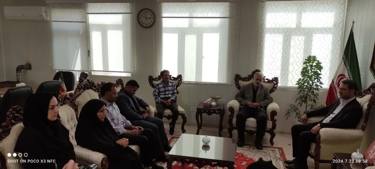 دیدار رئیس و جمعی از کارکنان بهزیستی چالدران با فرماندار شهرستان