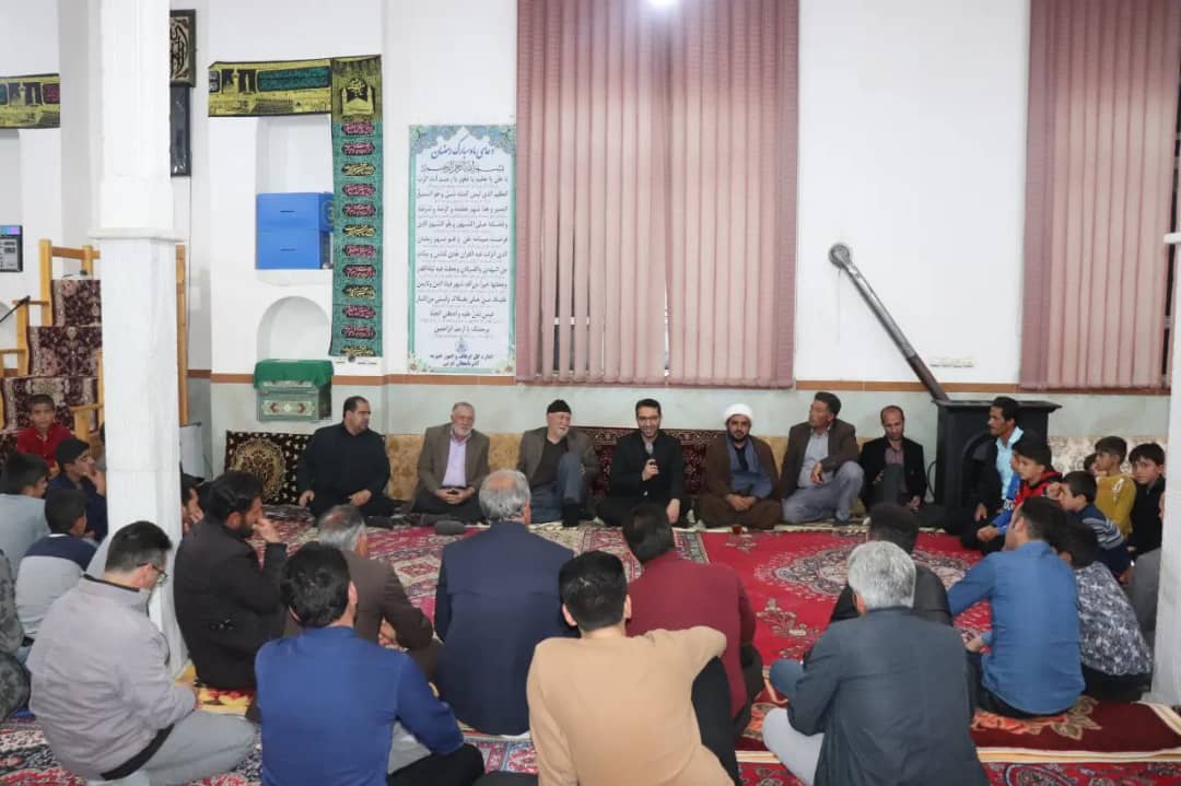  ✅محمد رضا عبدالله نژاد فرماندار شهرستان چالدران با حضور در روستای زاویه سفلی ضمن اقامه نماز مغرب و عشاء با اهالی این روستا دیدار واز نزدیک مسائل و مشکلات روستا را مورد بحث و بررسی قرار داد.