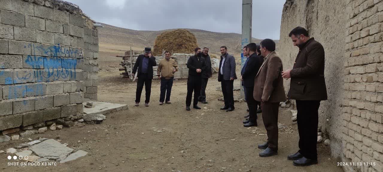 📸گزارش تصویری 💢بازدید محمد رضا عبدالله نژاد فرماندار چالدران به همراه بخشدار مرکزی و جمعی از اعضای شورای اداری از روستای صونا بلاغی 🔷فرماندار چالدران در این بازدید دستورات لازم جهت تسطیح وبهسازی