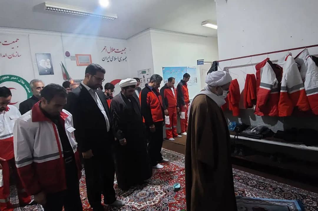محمد رضا عبدالله نژاد فرماندار شهرستان چالدران با حضور در پایگاه امداد ونجات جاده ای قره چی بلاغی ضمن شرکت در سفره افطاری و اقامه نماز مغرب و عشاء با امدادگران این پایگاه دیدار و به بحث و گفتگو پرداخت