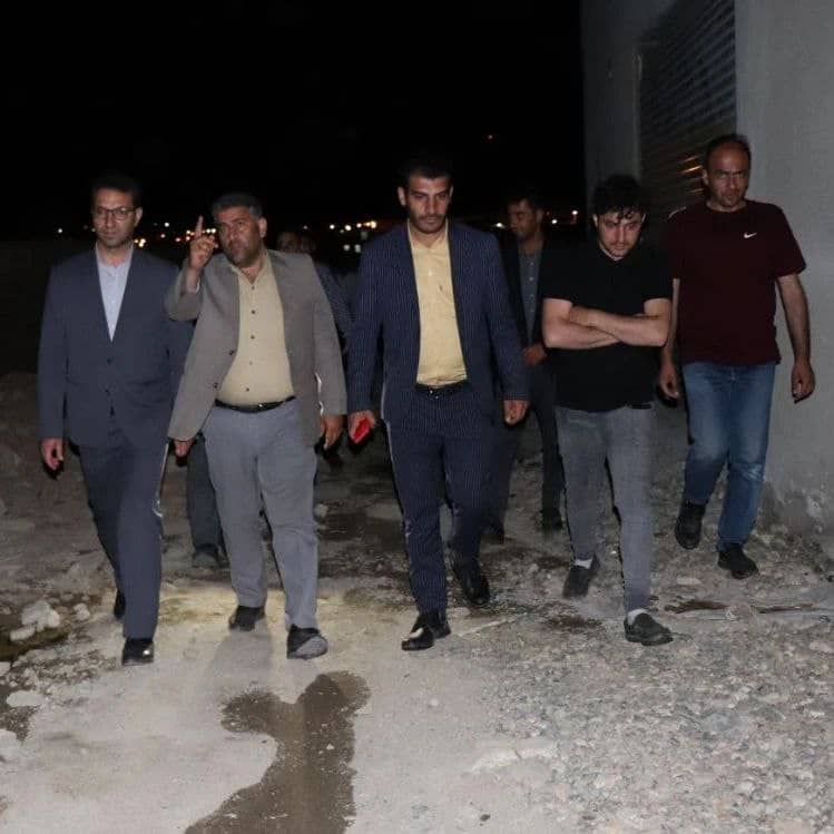 بازدید شبانه محمد رضا عبدالله نژاد فرماندار شهرستان چالدران از مناطق حاشیه شهر در راستای محرومیت زدایی و حل مسائل و مشکلات مردم حاشیه شهر