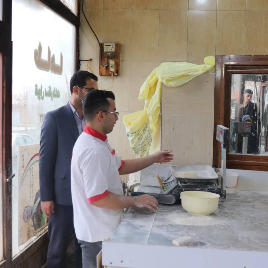 ✅ عبدالله نژاد فرماندار شهرستان با حضور در تعدادی از نانوایان چالدران از نزدیک نحوه عرضه نان در این نانوایان را مورد بررسی قرار داد.
