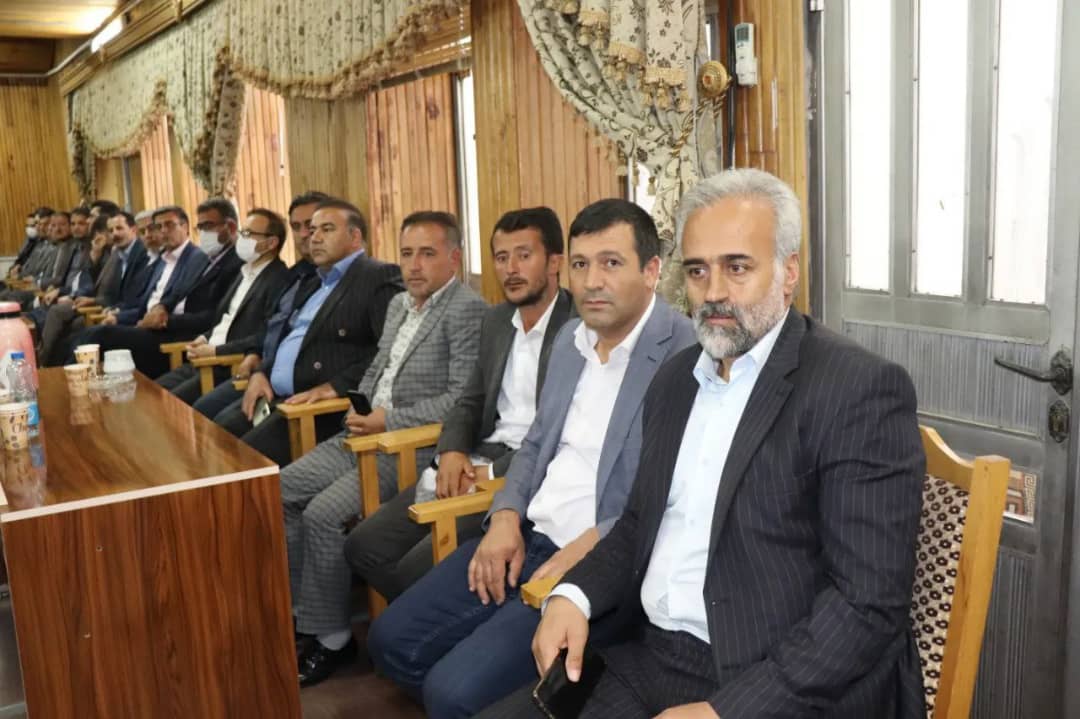 دومین جلسه شورای اداری شهرستان چالدران با حضور ضرغامی وزیر میراث فرهنگی ، گردشگری و صنایع دستی ،محمد رضا عبدالله نژاد فرماندار شهرستان چالدران، در سالن اجتماعات فرمانداری برگزار شد.