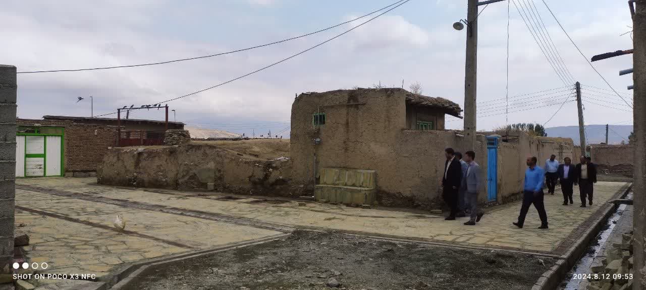 فرماندار چالدران به همراه بخشدار مرکزی از روند اجرائی طرح هادی در روستای قادو کندی بازدید کرد