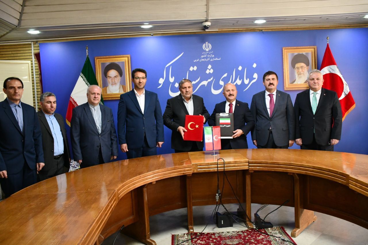 امضای تفاهم نامه همکاری بین فرماندار ماکو و والی آغری
