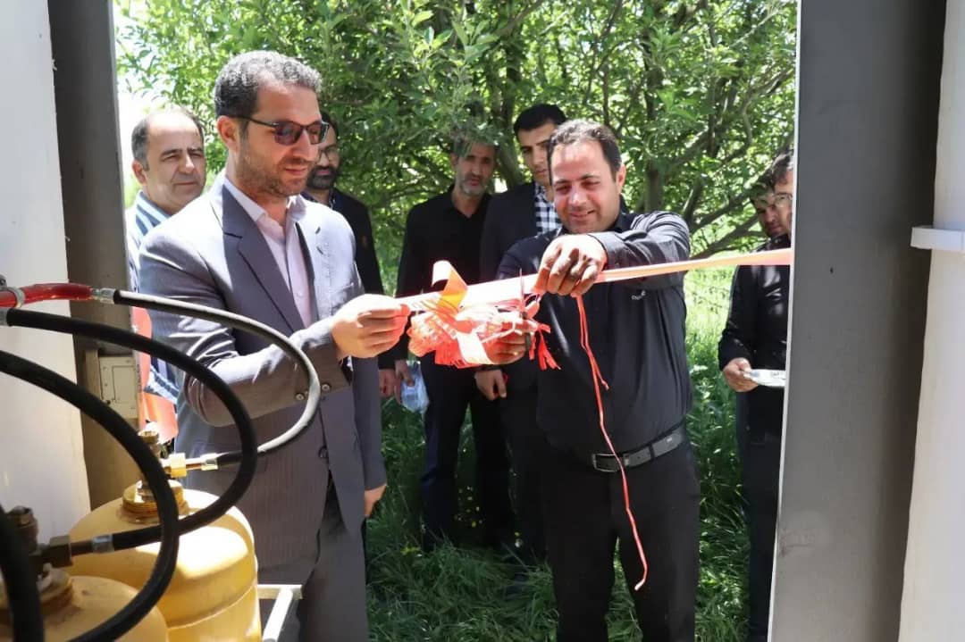 به مناسبت گرامیداشت هفته جهاد کشاورزی با حضور محمد رضا عبدالله نژاد فرماندار شهرستان چالدران سامانه ضد تگرگ در روستای میر آباد به بهره برداری رسید.