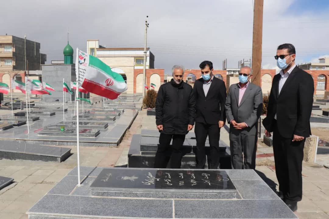 ✅در آستانه سالروز شهدا و پنجشنبه آخر سال عبدالله نژاد فرماندار شهرستان چالدران به همراه معاونین خود با حضور در مزار شهدای چالدران، با شهیدان بزرگوار تجدید بیعت نمودند.