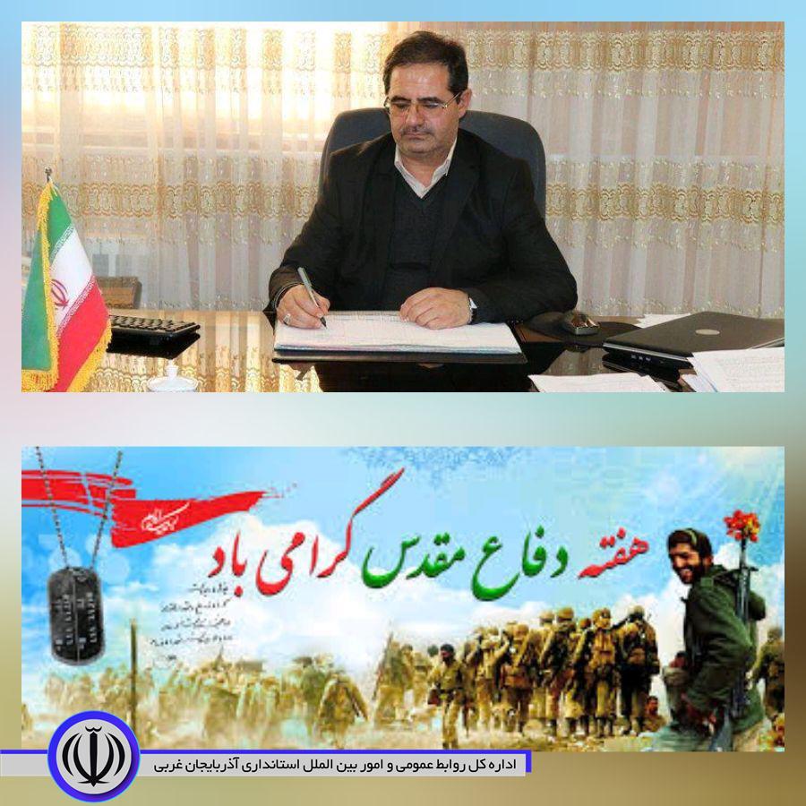 به گزارش روابط عمومی فرمانداری شهرستان چالدران حسن محمدزاده فرماندار شهرستان طی پیامی، فرارسیدن هفته دفاع مقدس را به مردم شهیدپرور شهرستان چالدران خانواده های معظم شهدا، جانبازان و ایثارگران، تبریک گ