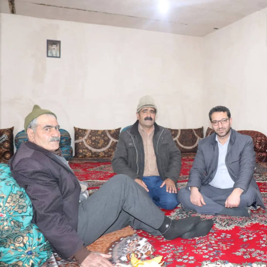 ✅عبدالله نژاد فرماندار شهرستان چالدران، با حضور در روستای عبدالرزاق ضمن بازدید از روستا از نزدیک مسائل و مشکلات اهالی روستا را مورد بحث و بررسی قرار دادند.