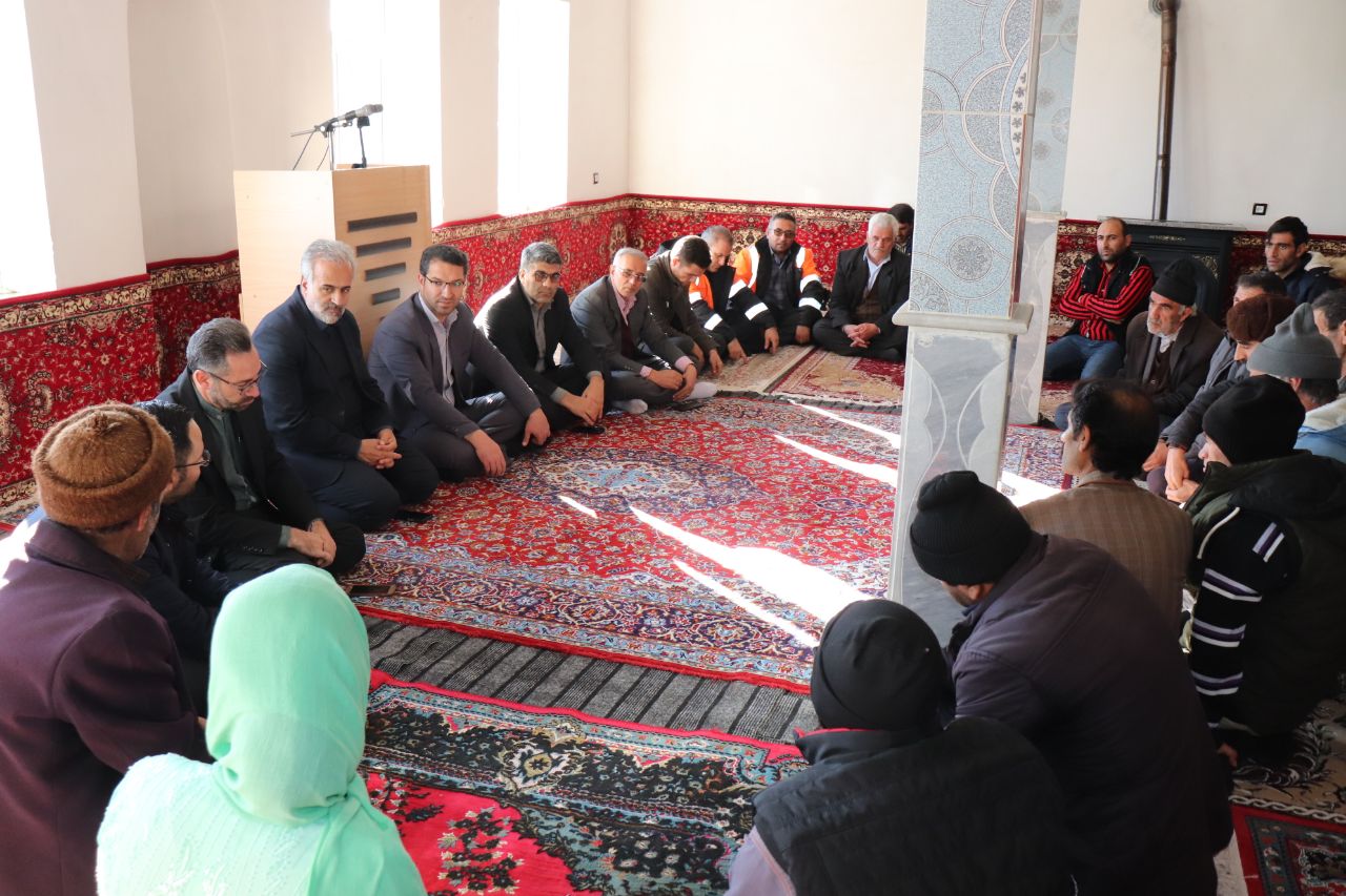 ملاقات مردمی و چهره به چهره محمدرضا عبدالله نژاد فرماندار شهرستان چالدران با مردم روستای سگریک از توابع بخش مرکزی چالدران