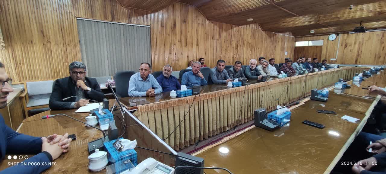 در آستانه برگزاری چهاردهمین دوره انتخابات ریاست جمهوری نشست اعضای شورای اسلامی شهر و روستای چالدران با فرماندار با محوریت مشارکت برگزار شد
