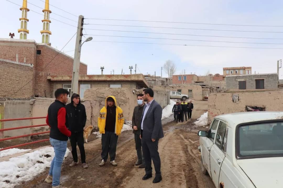 ✅عبدالله نژاد فرماندار شهرستان چالدران به همراه جمعی از اعضای شورای اداری شهرستان باحضور در روستای اروج کندی در بخش دشتک ضمن دیدار با اهالی روستا مشکلات این روستا را از نزدیک مورد بررسی قرار دادند.