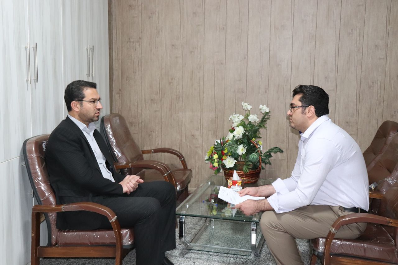 بازدید سرزده فرماندار چالدران از ادارات و تاکید بر تکریم ارباب رجوع