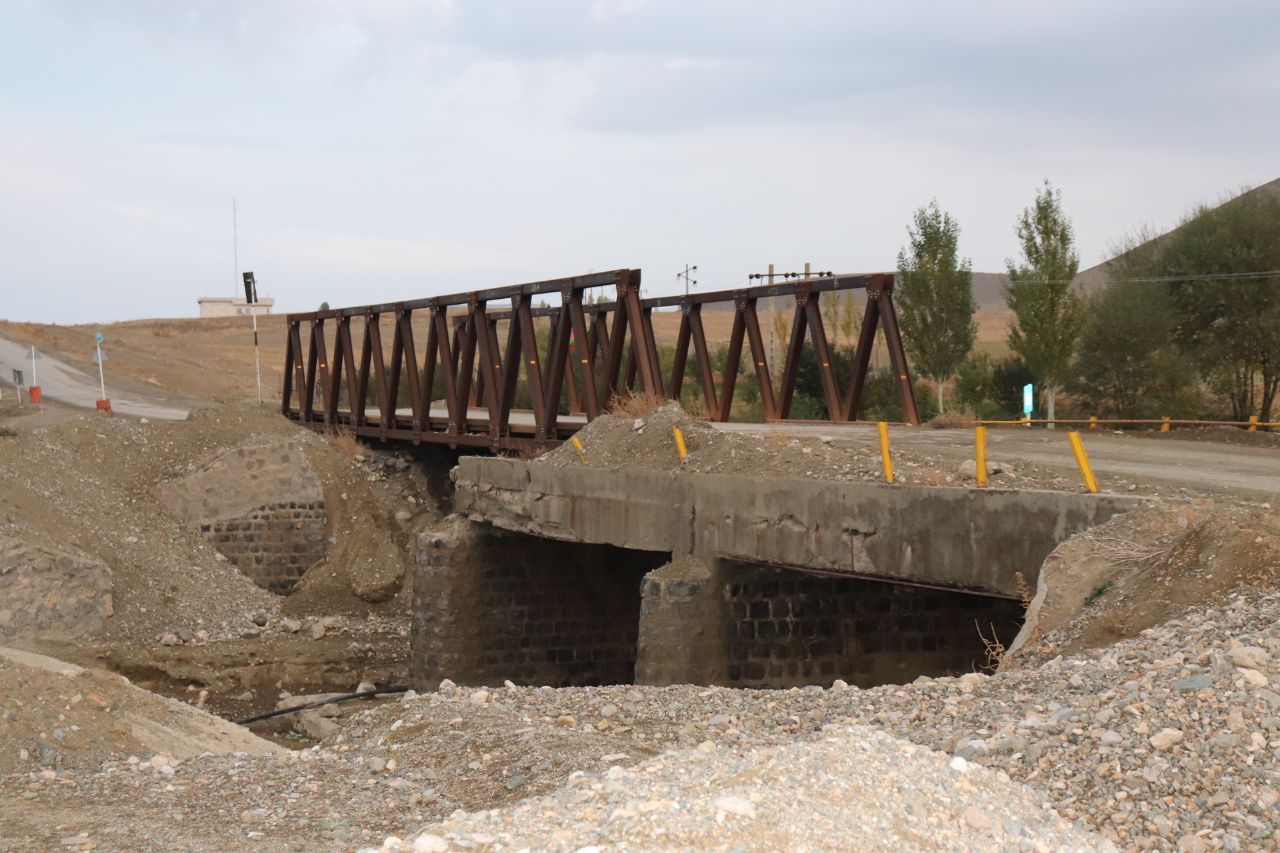 بازدید فرماندار از پل روستای قرخ بلاغ