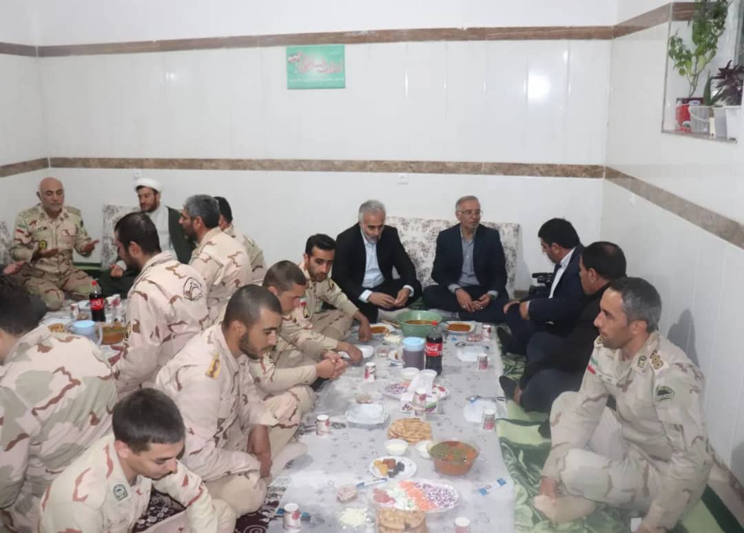 ✅محمد رضا عبدالله نژادفرماندار شهرستان چالدران به همراه حجت الاسلام و المسلمین محمدزاده امام جمعه شهرستان چالدران، با حضور در گروهان مرزی بخش دشتک با مرزبانان و حافظان امنیت دیدار و گفت و گو کردند.