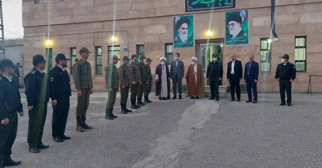 عبدالله نژاد فرماندار شهرستان چالدران با حضور در پاسگاه انتظامی قرنقو ضمن شرکت در سفره افطاری با پرسنل این پاسگاه دیدار و با انان به بحث و گفتگو پرداخت.