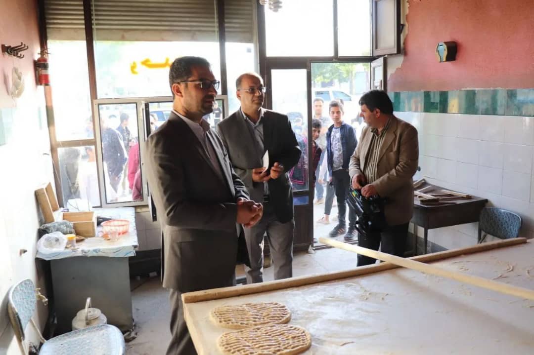 محمد رضا عبدالله نژاد فرماندار  شهرستان چالدران  به منظور رفع مشکلات کمی و کیفی  و ساماندهی آرد و نان نانوایی ها به صورت سرزده از چند واحد نانوایی در سطح شهر بازدید کرد.