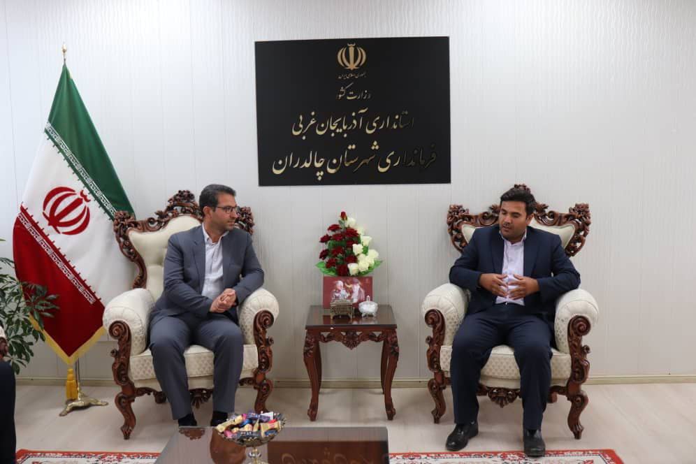 به مناسبت گرامی داشت هفته ملی مهارت و روز ملی کار آفرینی و آموزش های فنی و حرفه ای، احمدی رئیس اداره فنی و حرفه ای شهرستان با حضور در دفتر فرمانداری با فرماندار شهرستان چالدران دیدار نمودند.