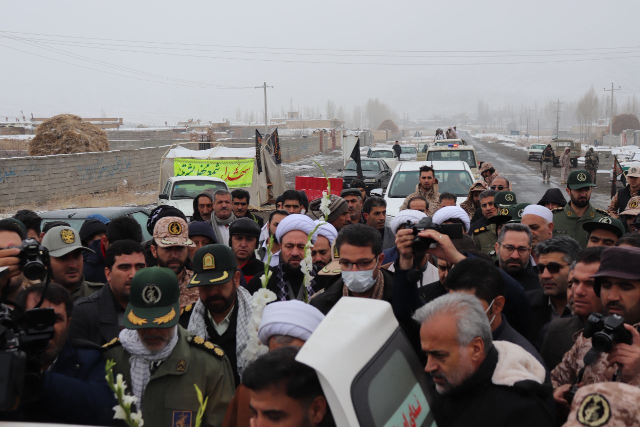 آئین استقبال از پیکر شهید گمنام در شهرستان چالدران با حضور محمدرضا عبدالله نژاد فرماندار ، حجت الاسلام والمسلمین محمدزاده امام جمعه ، اعضای شورای تامین ، شورای اداری برگزار شد.