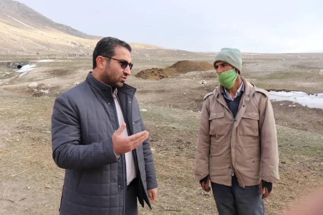✅عبدالله نژاد فرماندار شهرستان چالدران با حضور در روستای یوموری داش ضمن دیدار با اهالی روستا بازدید از نزدیک مسائل و مشکلات اهالی روستا را مورد بحث و بررسی قرار داد.