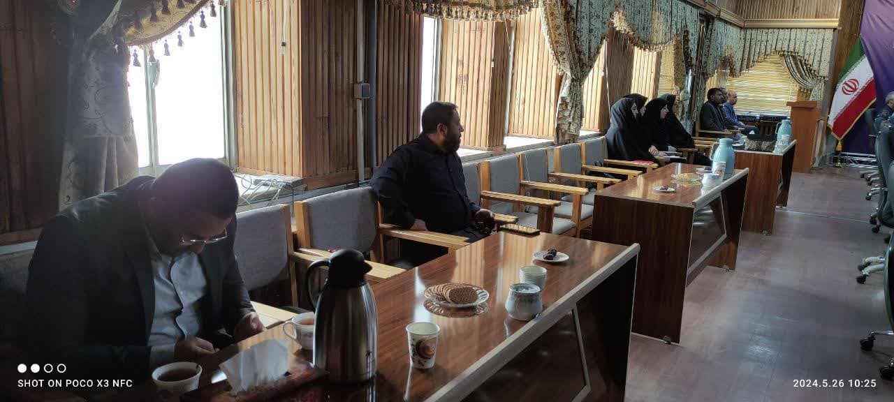 به گزارش روابط عمومی فرمانداری چالدران محمد رضا عبداله نژاد فرماندار شهرستان چالدران روز یکشنبه در اولین جلسه شورای اداری اظهار کرد: نظارت مدیران دستگاهها باید مضاعف شده و پروژهها نیز با قوت پیگیری