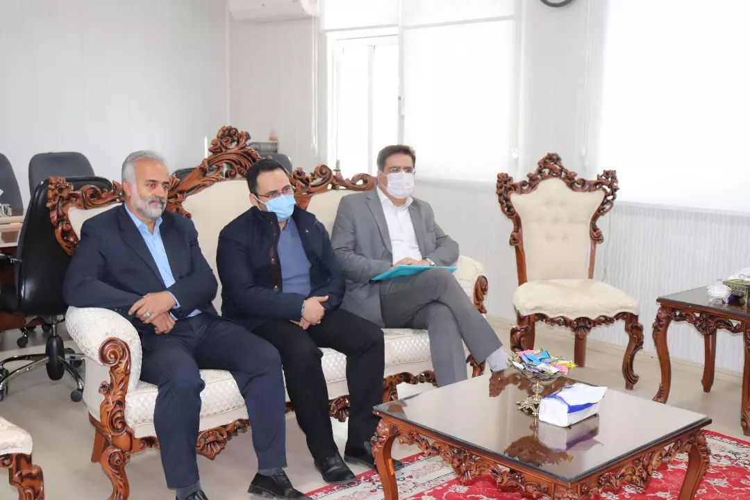  ✍ دکتر ولیزاده رئیس دانشگاه علوم پزشکی استان آذربایجان غربی با حضور در فرمانداری شهرستان چالدران ، با محمدرضا عبدالله نژاد فرماندار این شهرستان دیدار و گفت و گو کرد.