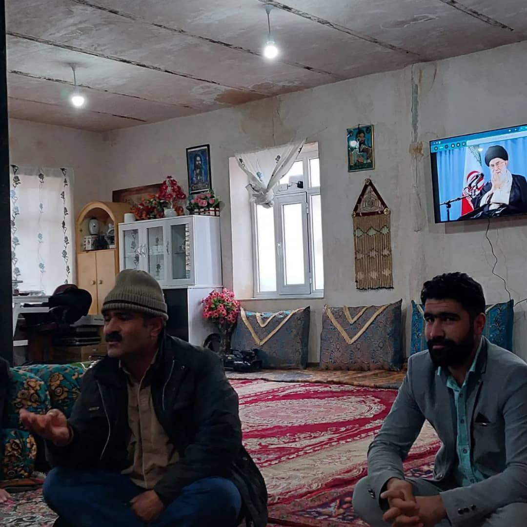 ✅عبدالله نژاد فرماندار شهرستان چالدران، با حضور در روستای عبدالرزاق ضمن بازدید از روستا از نزدیک مسائل و مشکلات اهالی روستا را مورد بحث و بررسی قرار دادند.