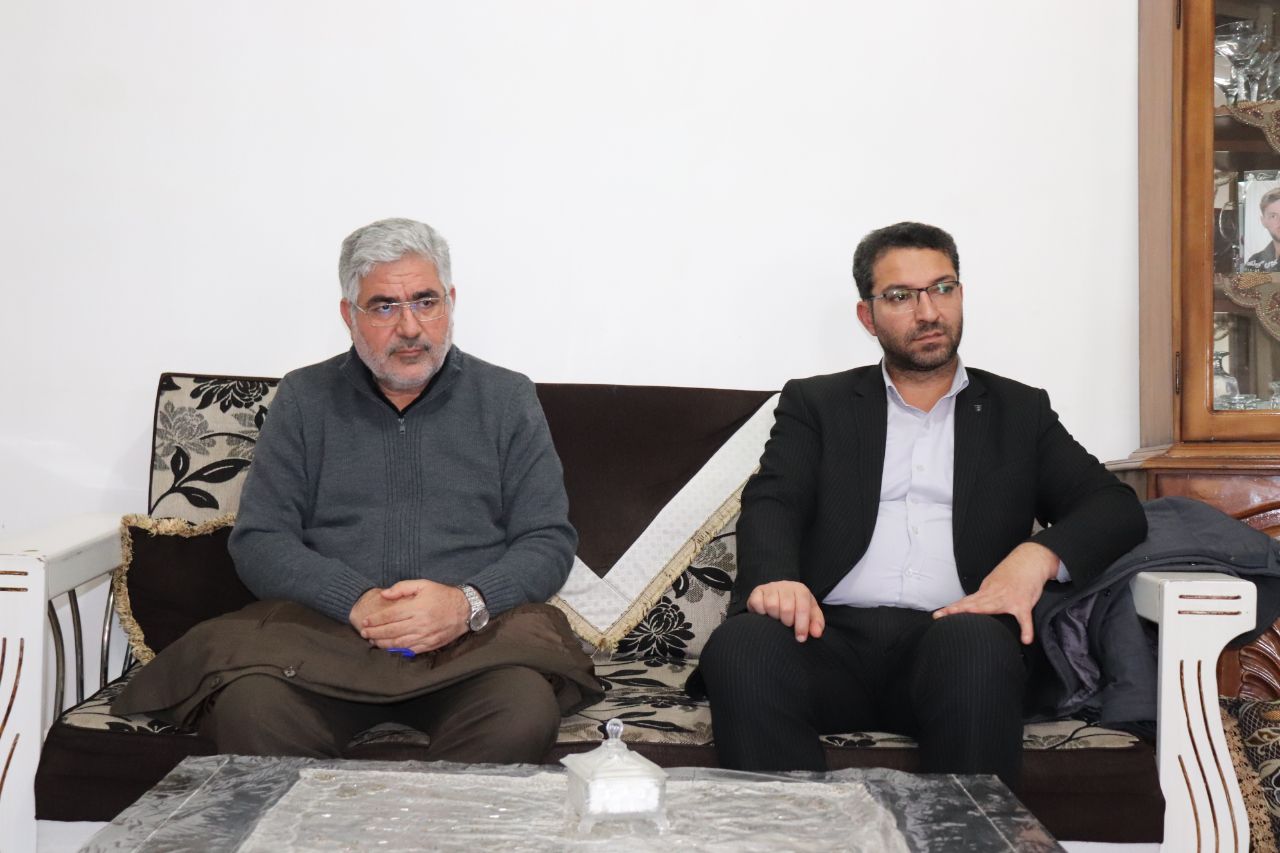 محمدرضا عبداله نژاد فرماندار همراه علیپور نماینده مردم شهرستانهای ماکو و چالدران با حضور در سد بابا احمد از روند اجرایی لوله گذاری و اجرای شبکه توزیع آب کشاورزی این سد بازدید نمودند.