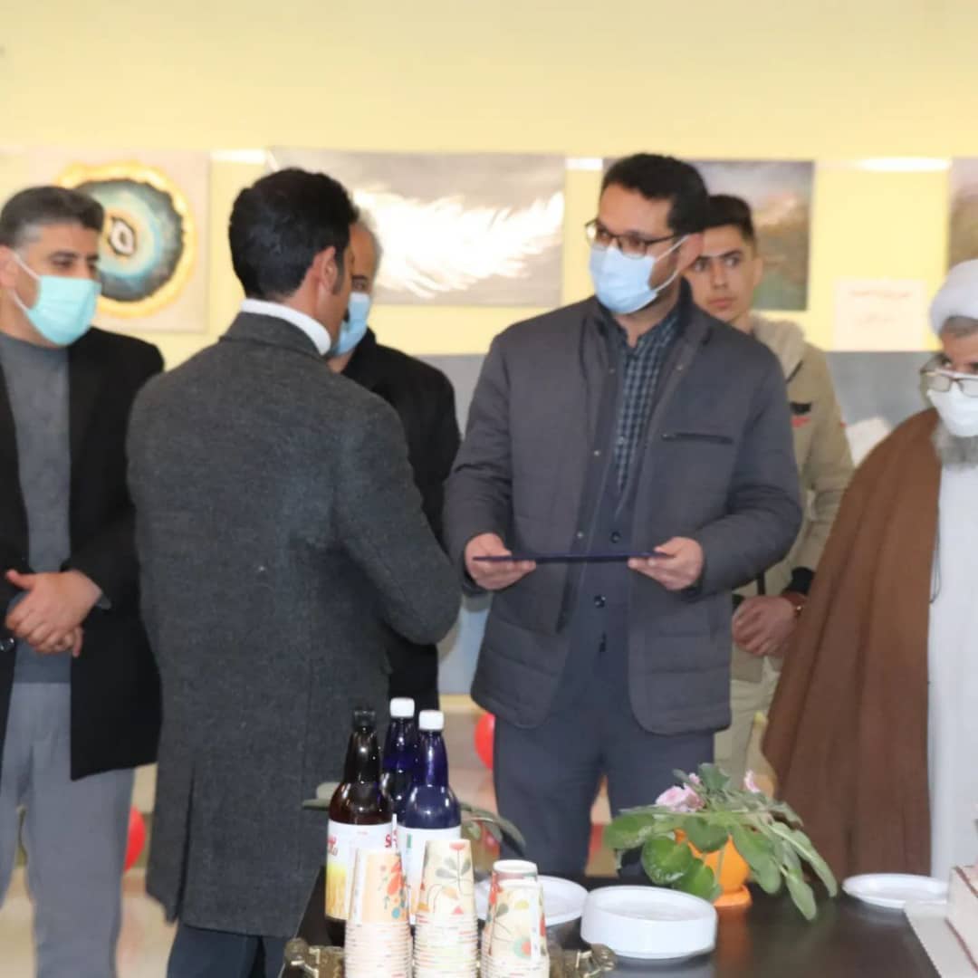 ✅در هشتمین روز از ایام الله دهه مبارک فجر با حضور عبدالله نژاد فرماندار شهرستان چالدران، نمایشگاه آثار هنری هنرمندان شهرستان چالدران افتتاح شد